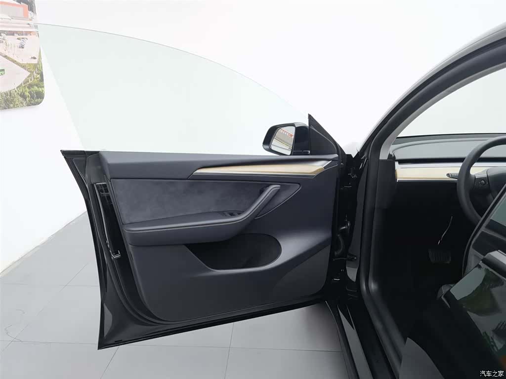 Tesla Model Y, 2023 8
