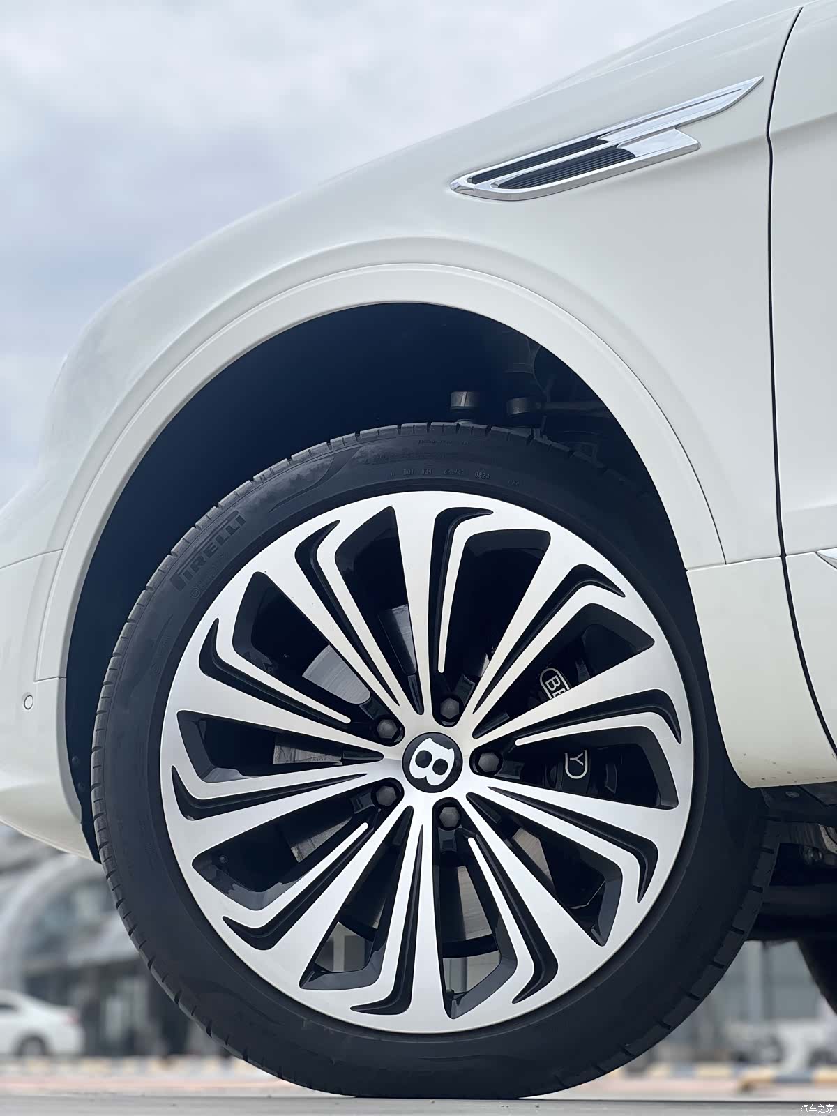Bentley Bentayga, 2026 26