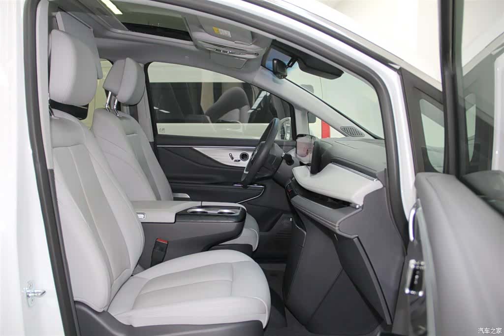 Buick GL8, 2024 10
