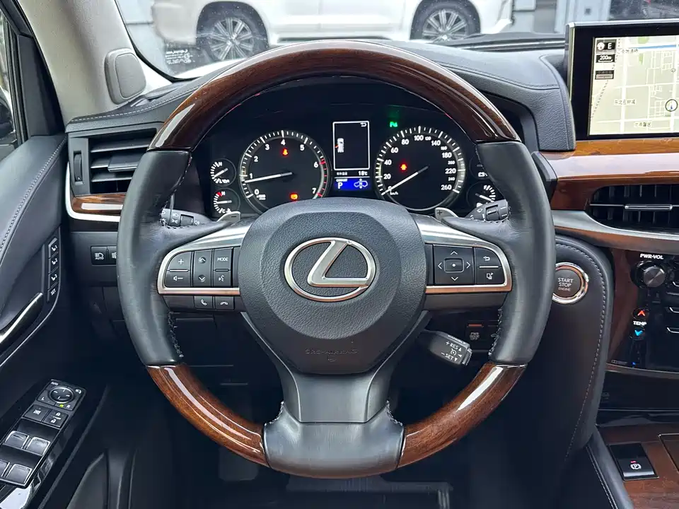 Lexus LX
