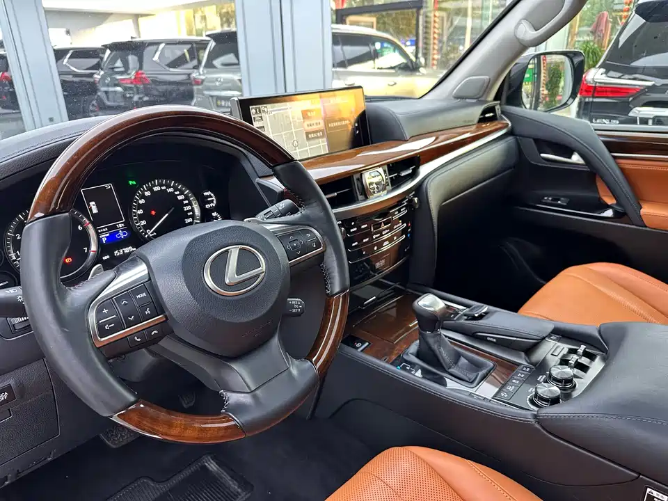 Lexus LX