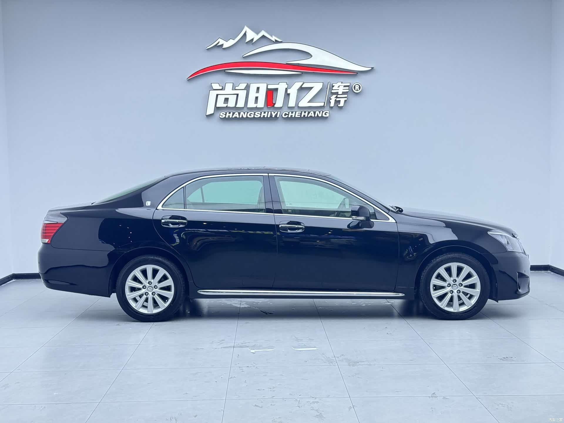 Toyota Crown, 2012 4