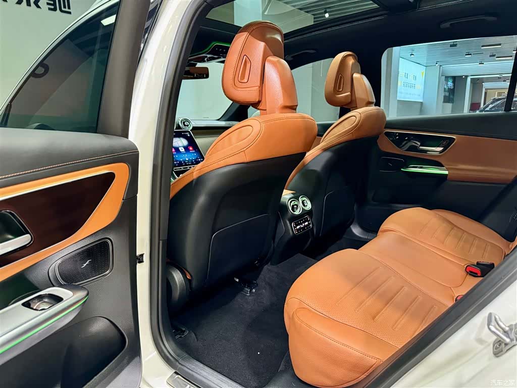 Mercedes-Benz GLC, 2025 27