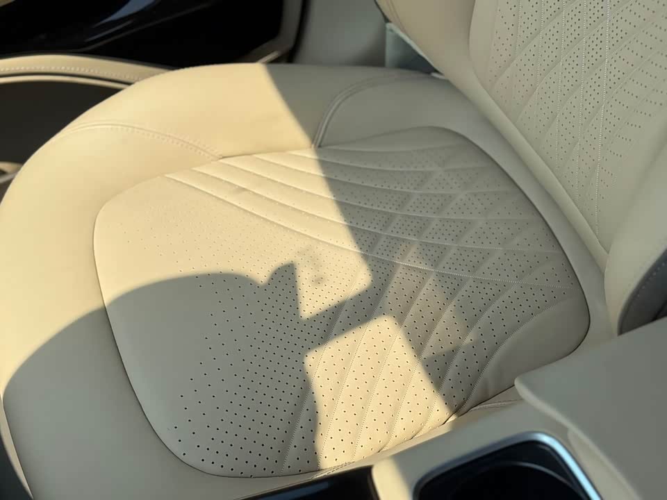 Aston Martin DBX Aston Martin DBX