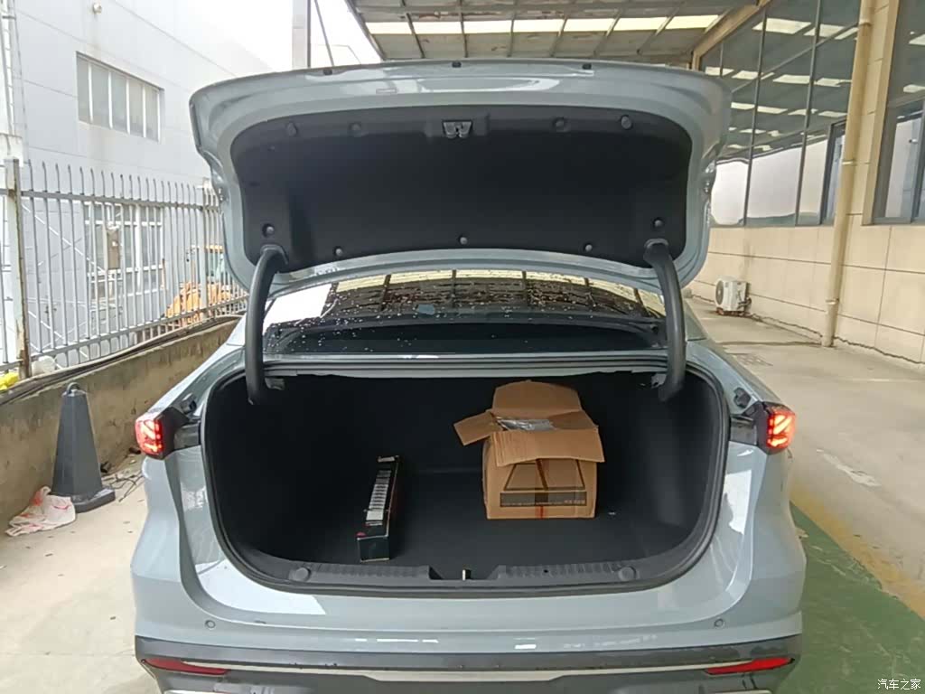 Geely Galaxy L6, 2024 19