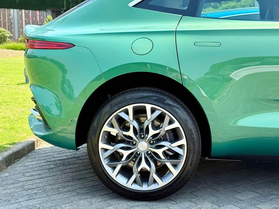Aston Martin DBX Aston Martin DBX