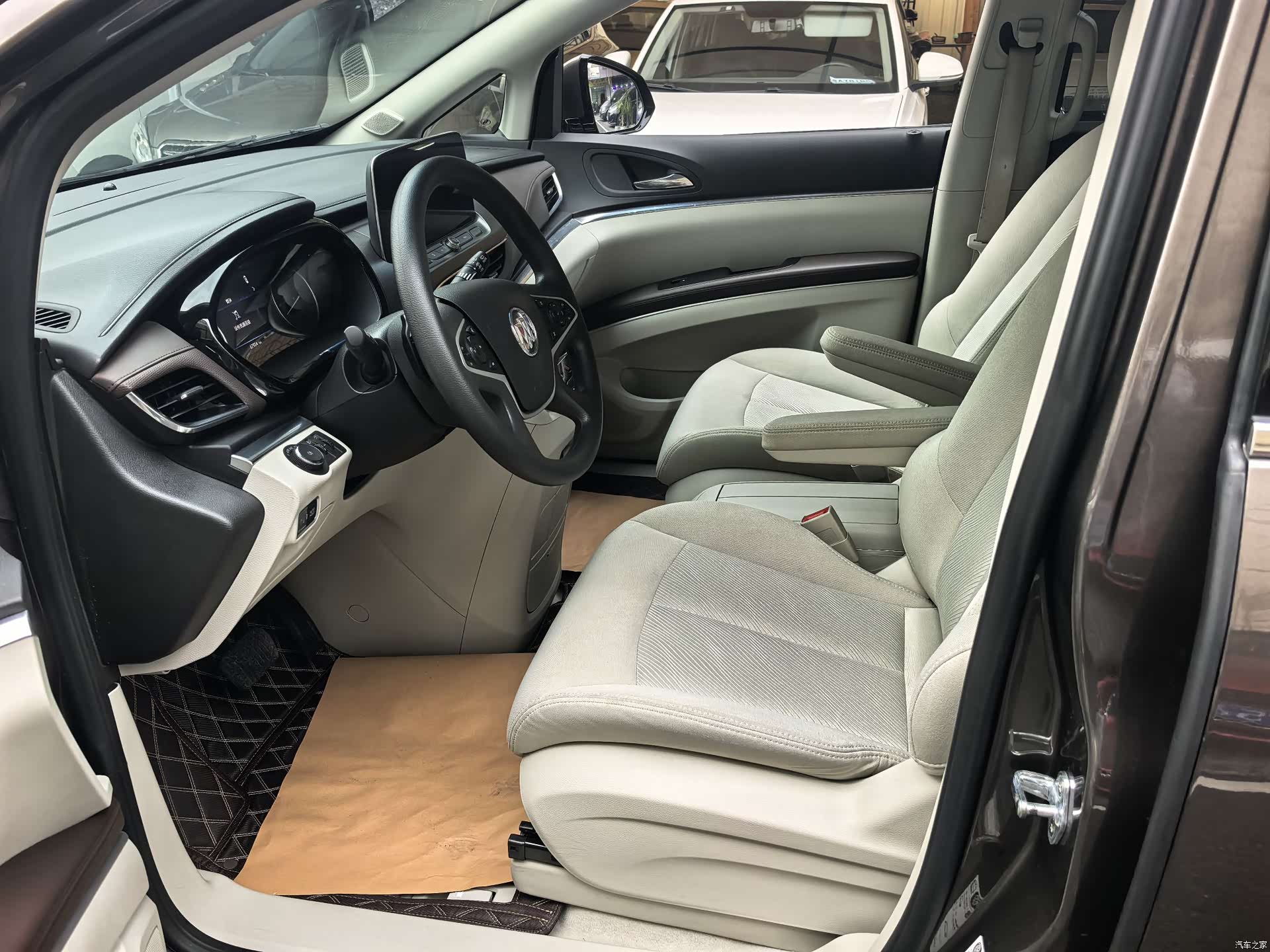 Buick GL8, 2024 11