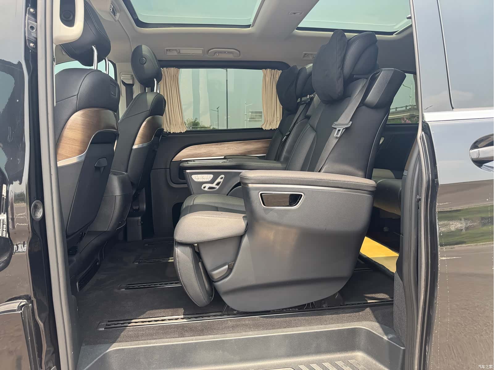 Mercedes-Benz V-Class, 2020 10