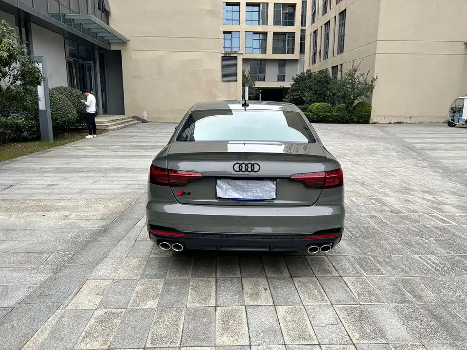 Audi S4