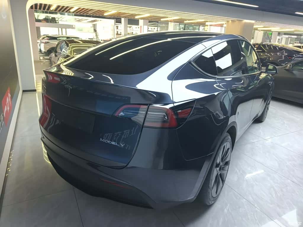 Tesla Model Y, 2024 7