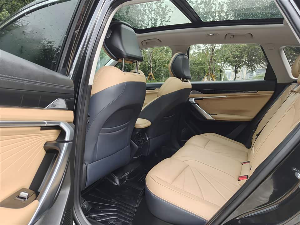 Geely Atlas L