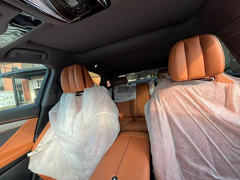 VOYAH Lantu chasing light