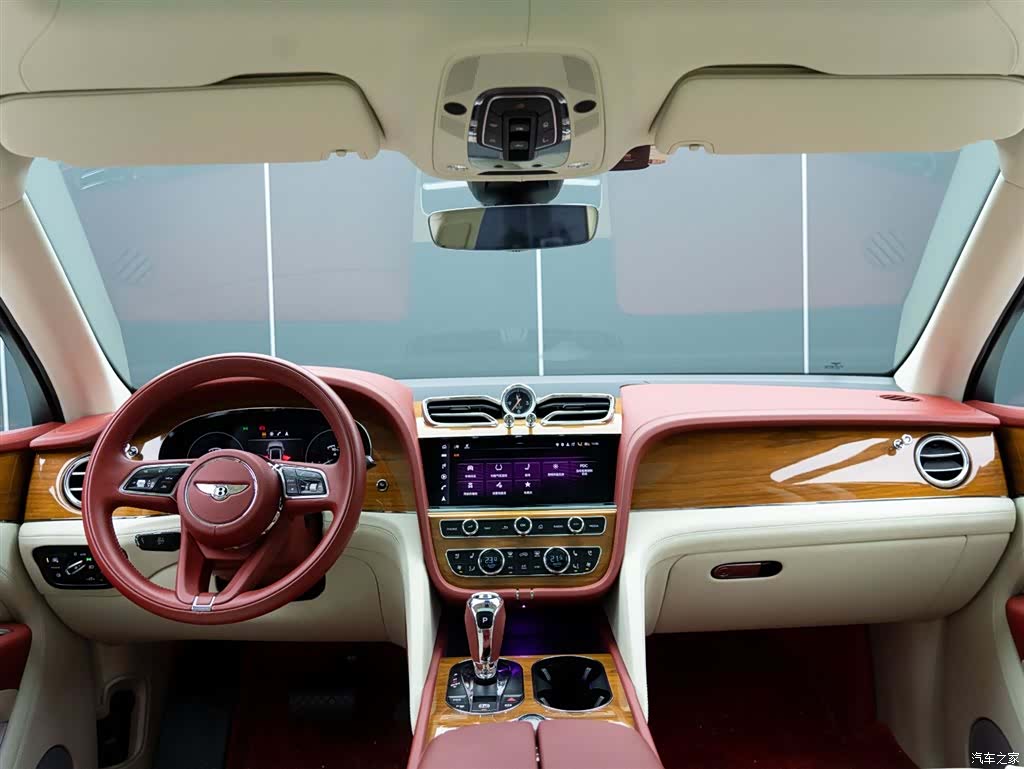 Bentley Bentayga, 2020 14