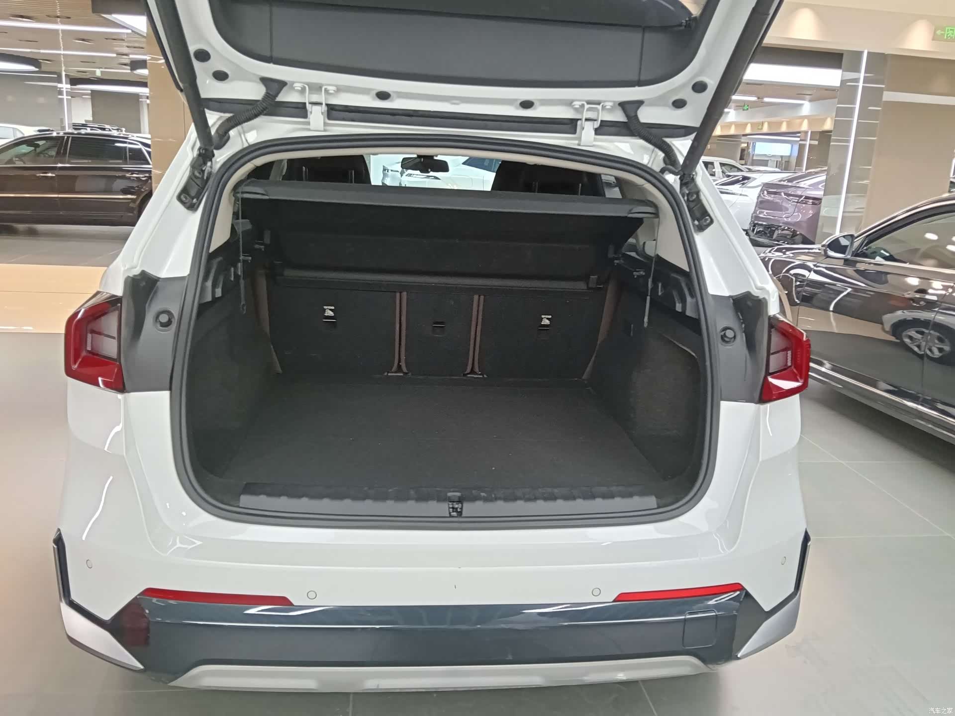 BMW iX1, 2024 8