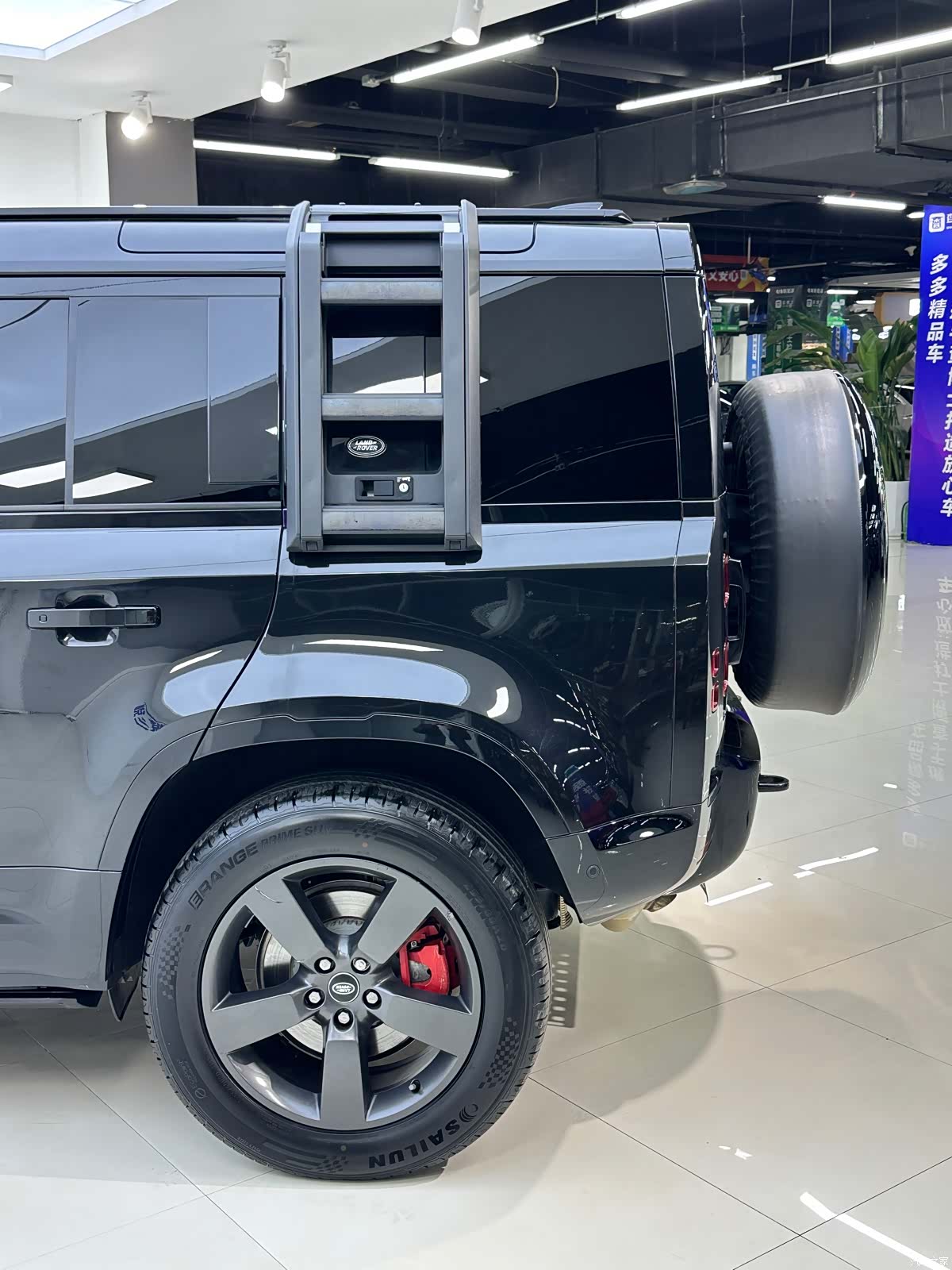 Land Rover Defender, 2024 8
