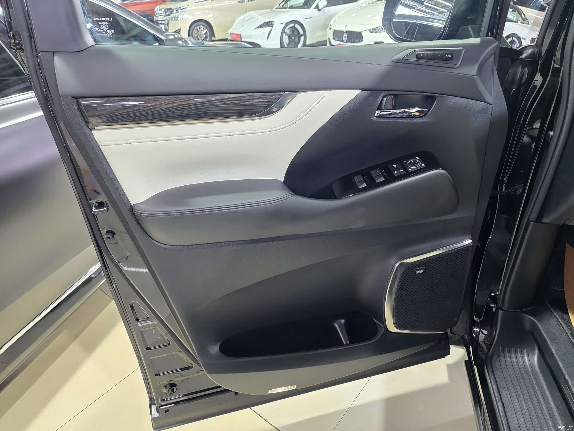 Lexus LM, 2021 7