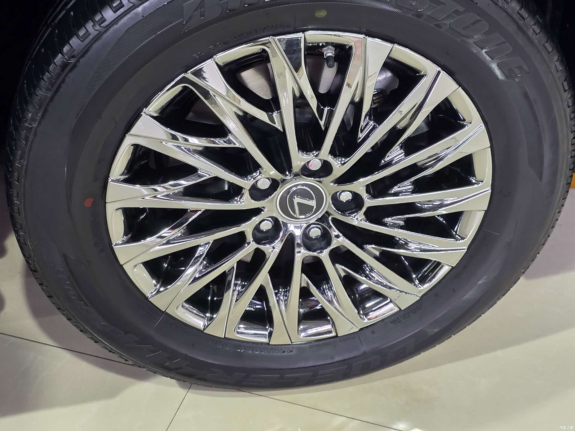 Lexus LM, 2021 21