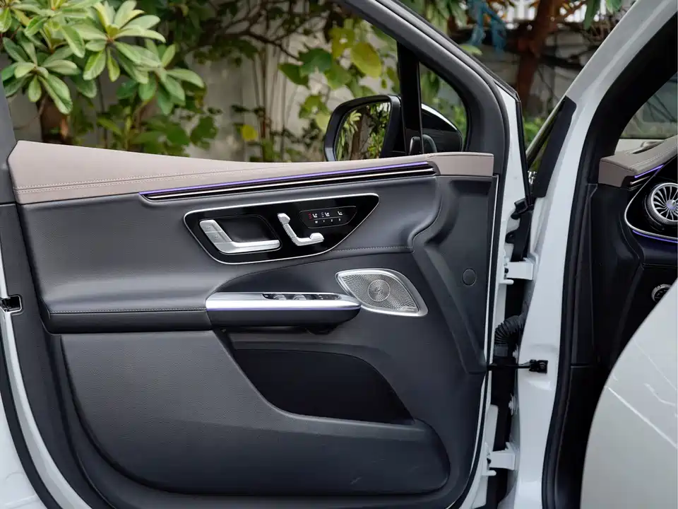 Mercedes-Benz EQE SUV