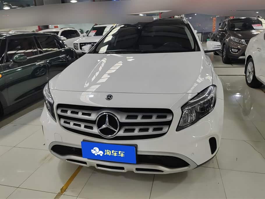 Mercedes-Benz GLA Mercedes-Benz GLA