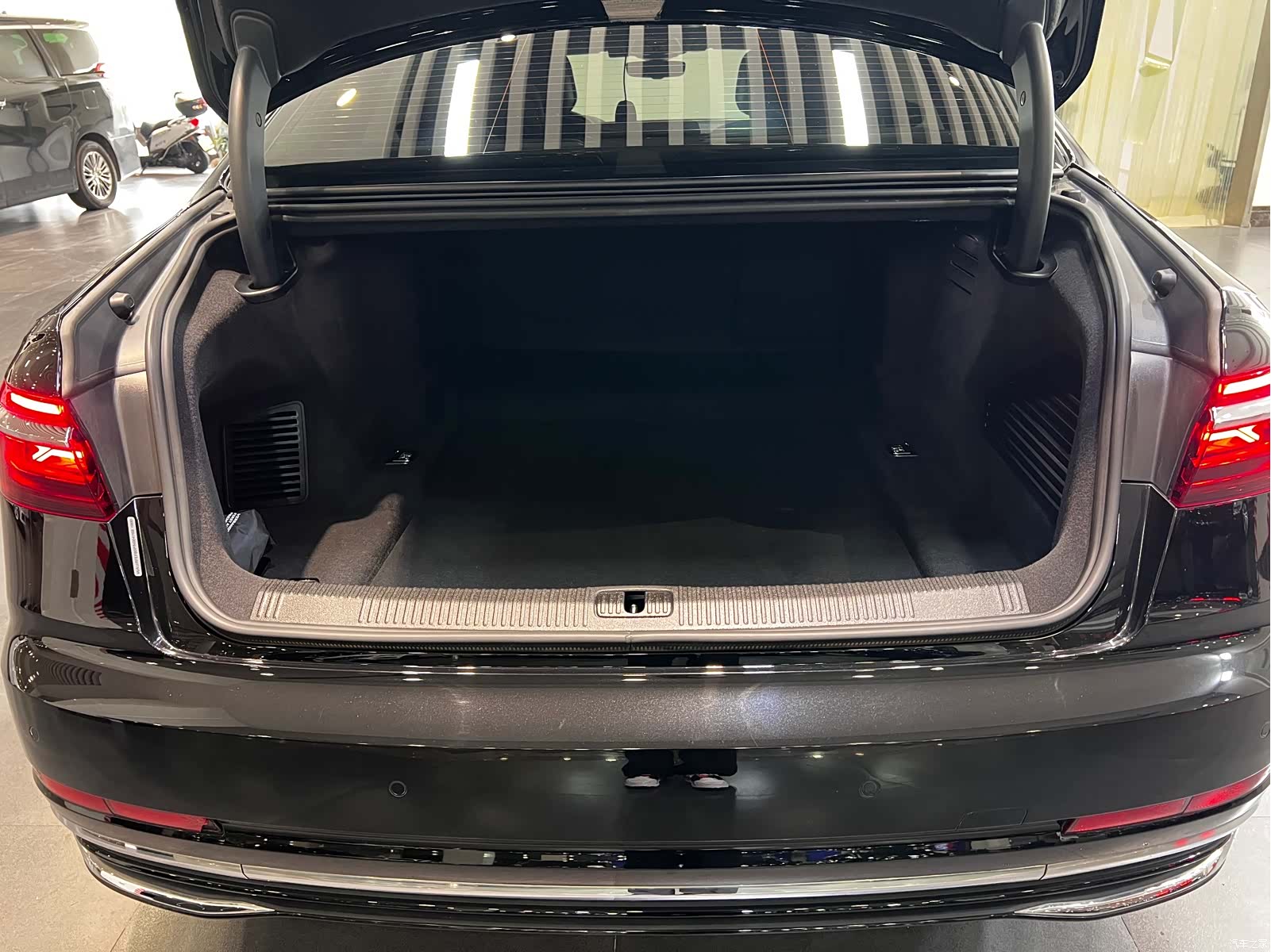 Audi A8L, 2023 10