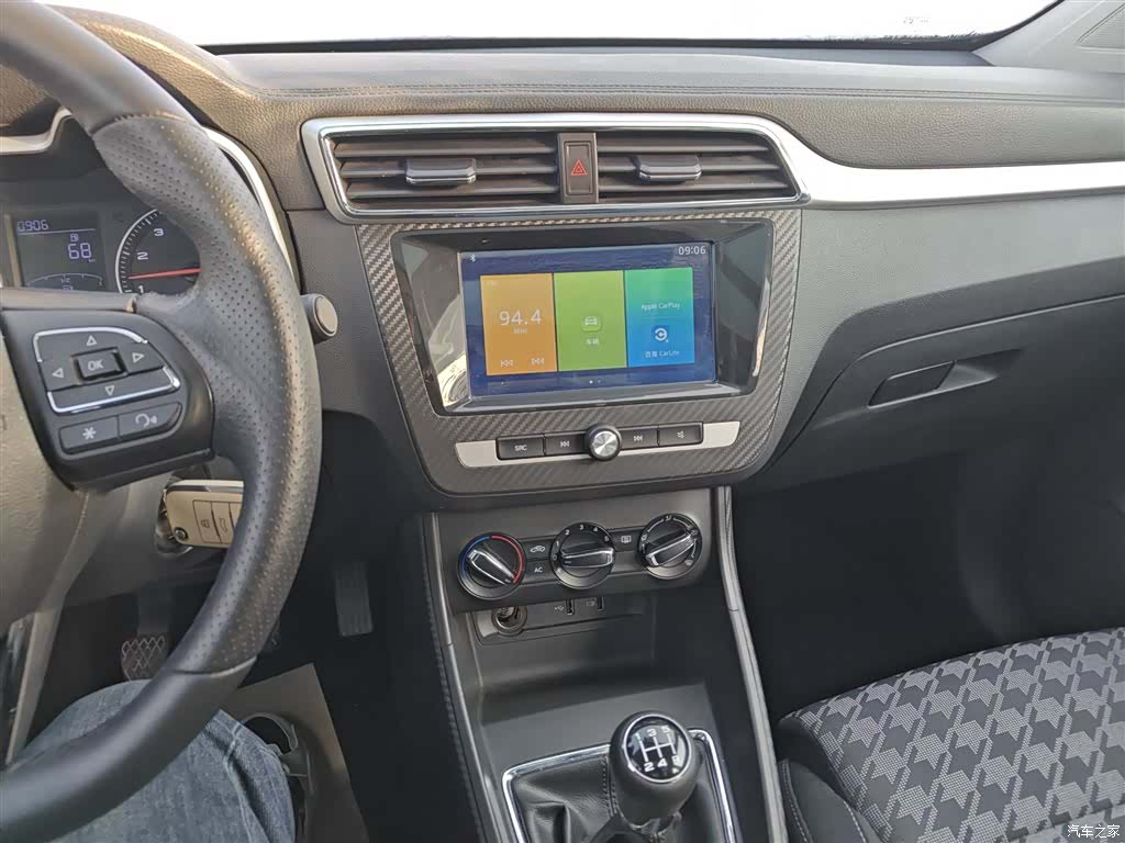 MG ZS, 2021 13