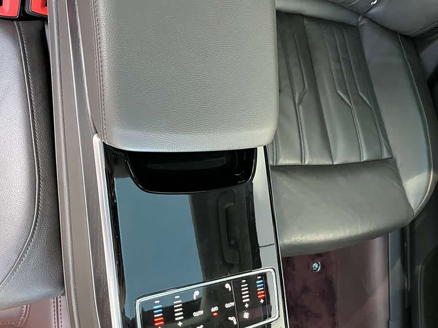 Audi A8 2018, фото 9