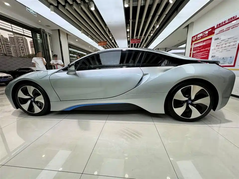 BMW i8