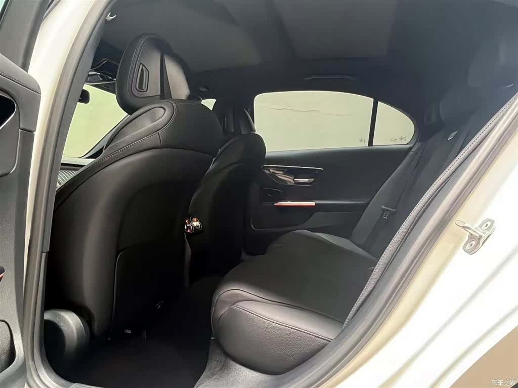 Mercedes-Benz C-Class, 2025 10