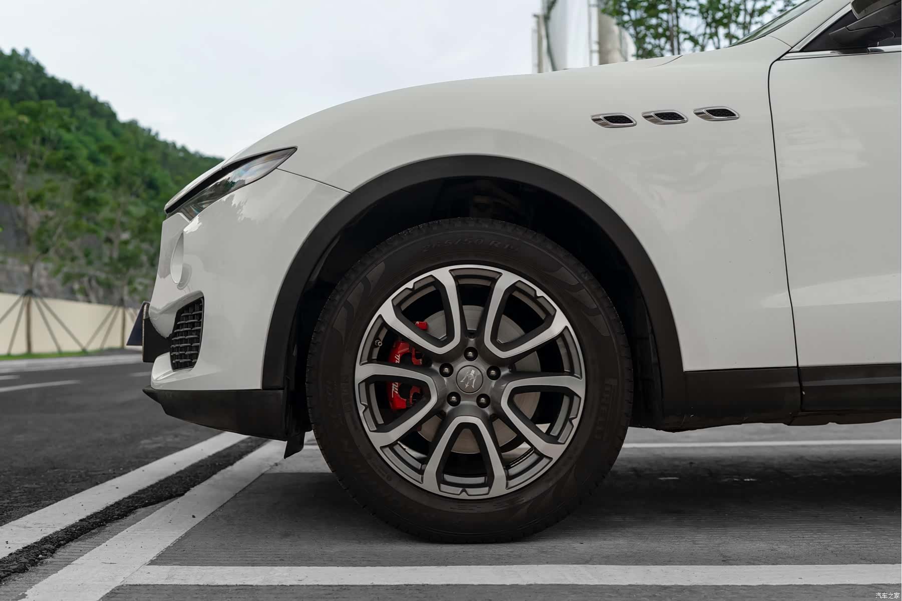 Maserati Levante, 2016 все фото