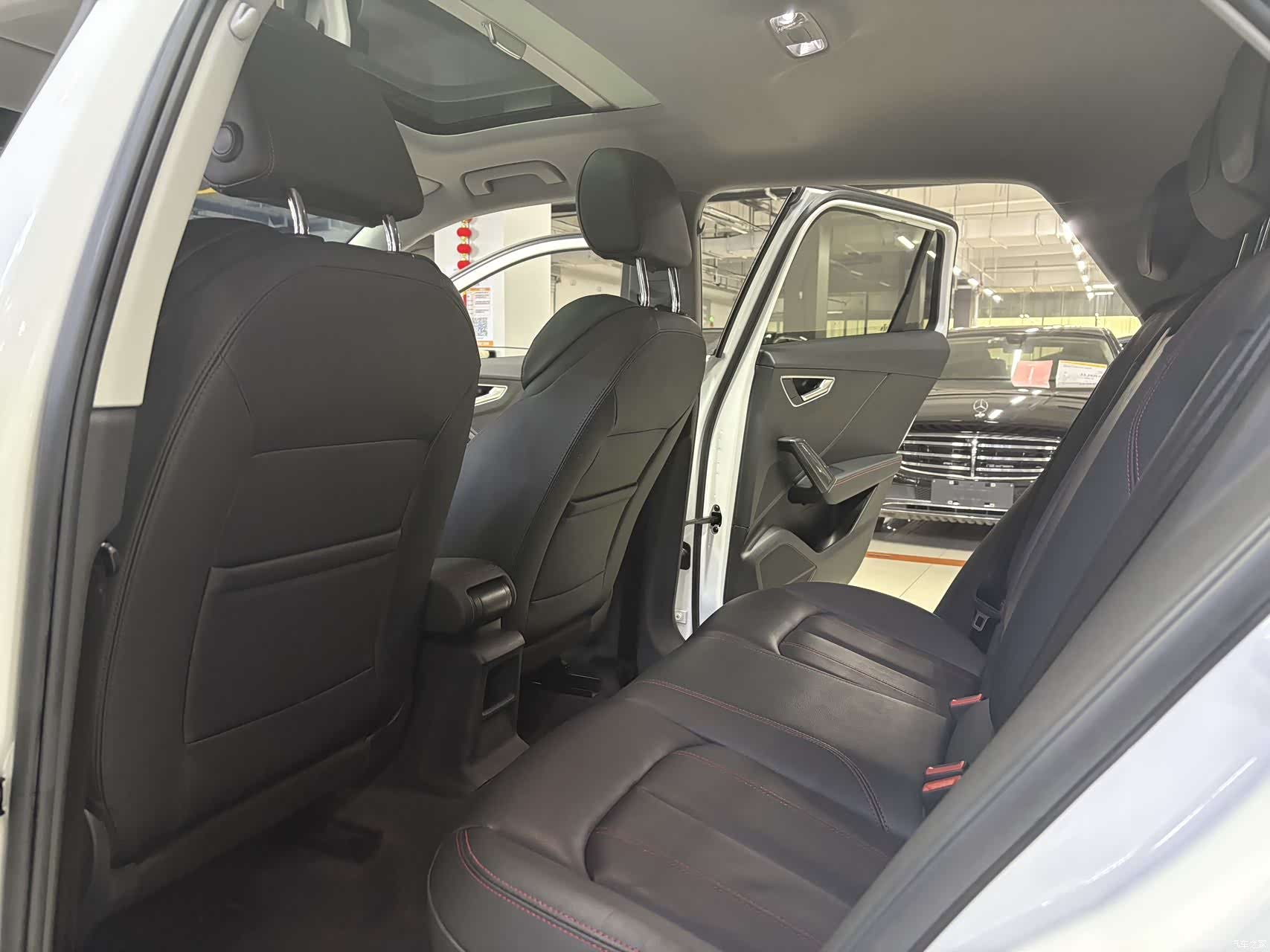 Audi Q2L, 2023 6