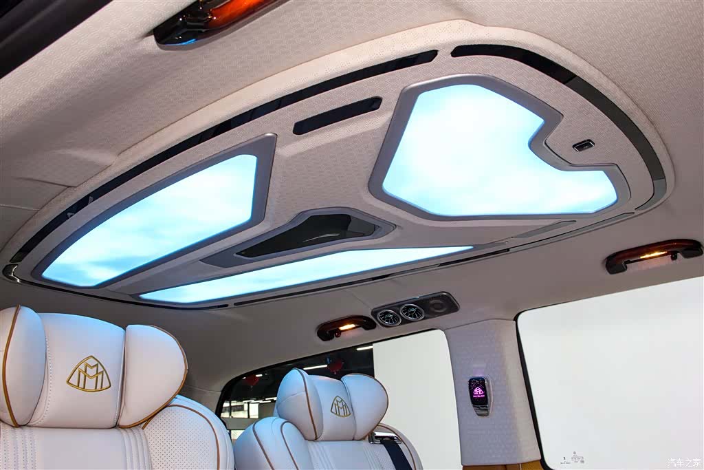Mercedes-Benz 7, 2024 35