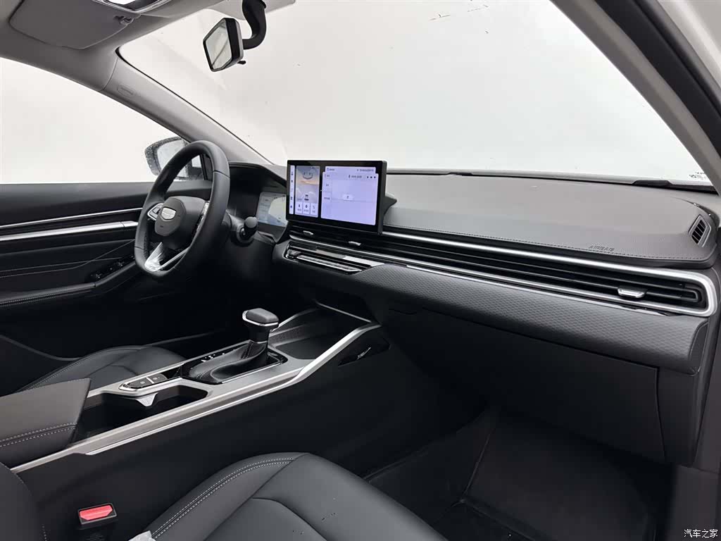 Geely Emgrand, 2026 12