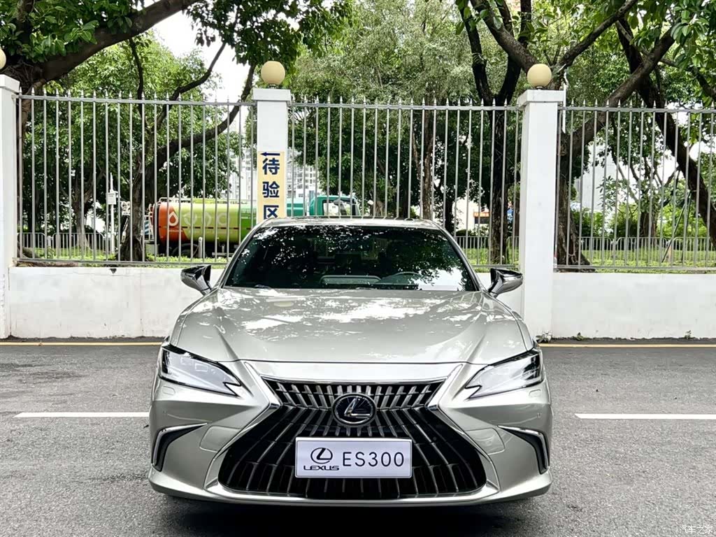 Lexus ES, 2022 2