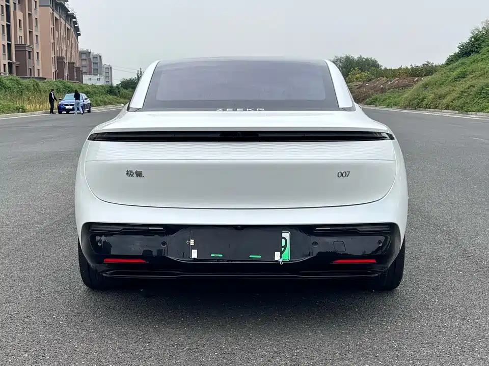 Zeekr 007