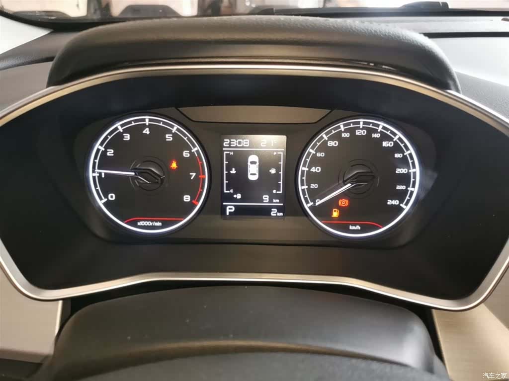Geely Coolray, 2026 12