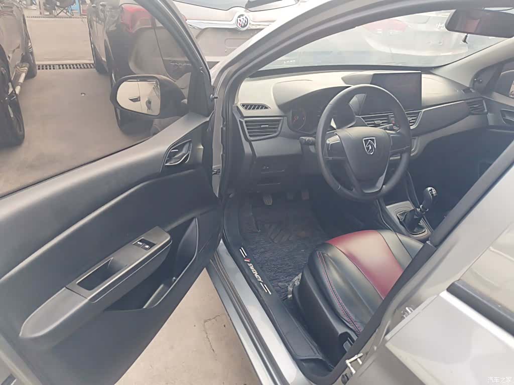 Wuling 310W, 2018 12