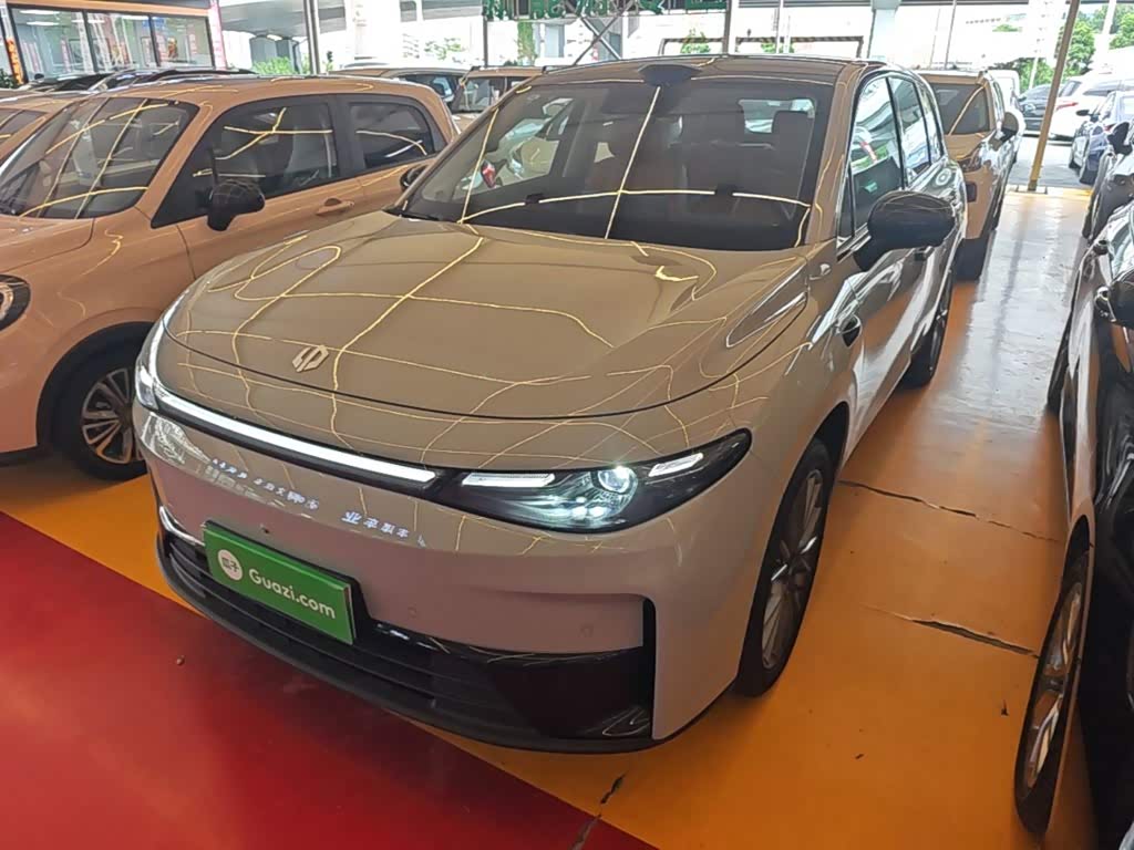 Leapmotor C10