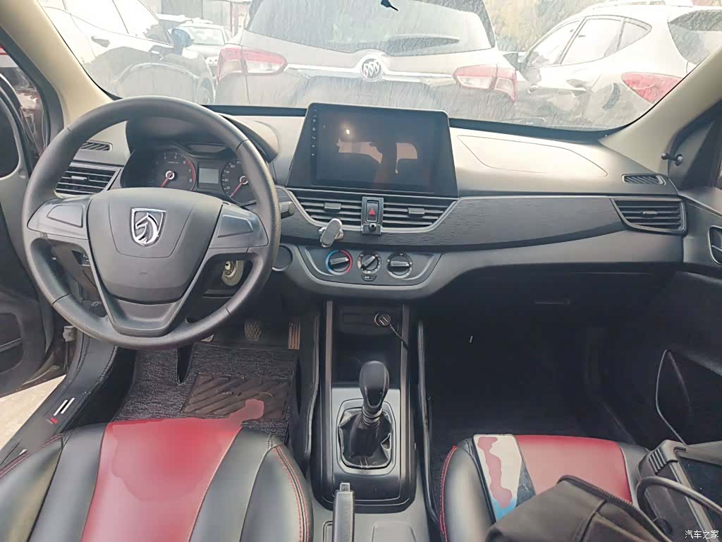 Wuling 310W, 2018 6