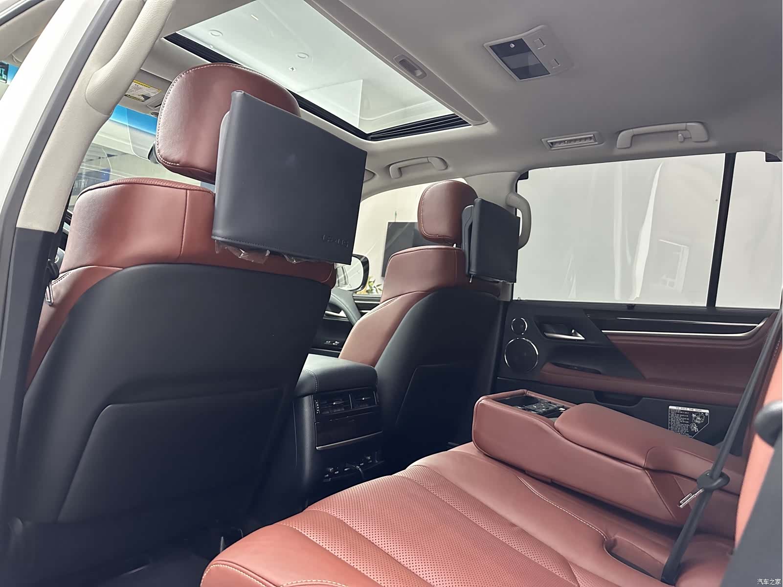 Lexus LX, 2019 14