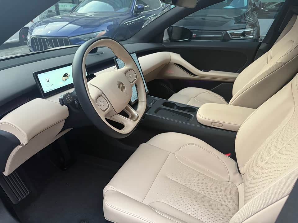 NIO ET5