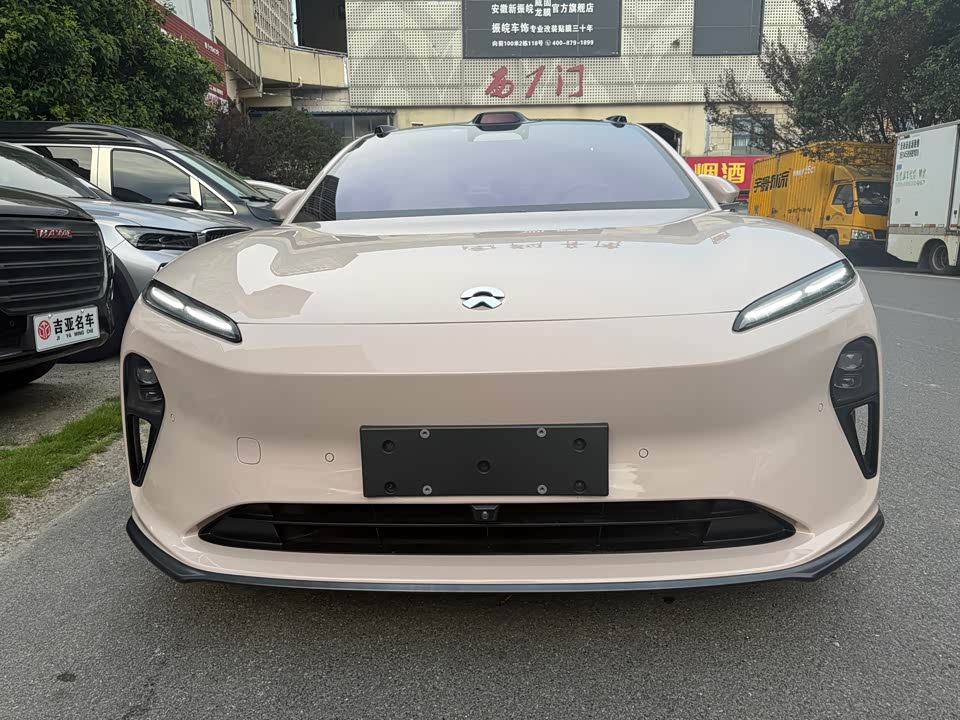 NIO ET5
