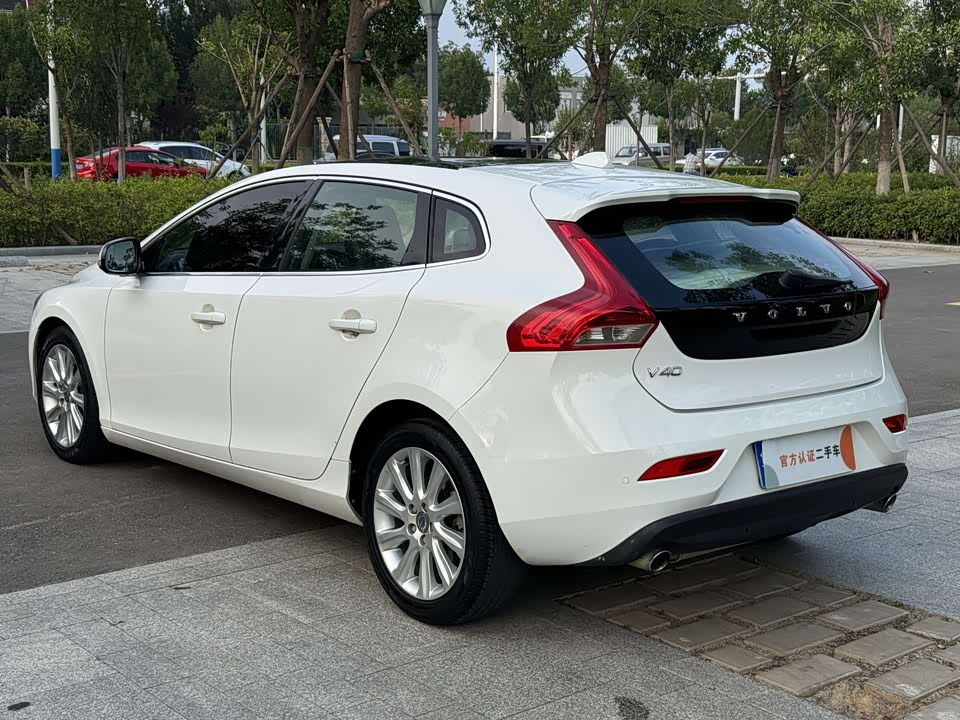 Volvo V40