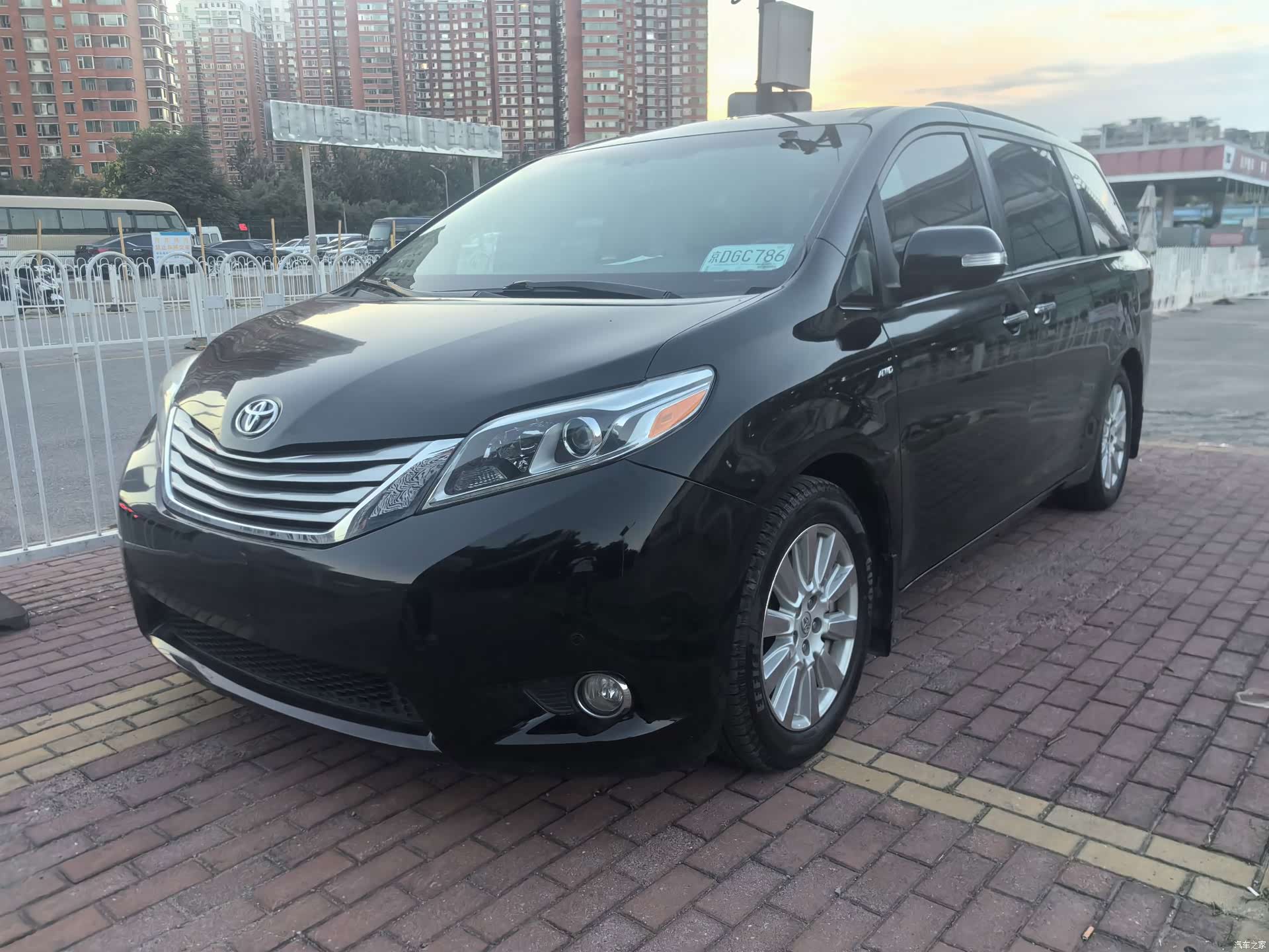Toyota Sienna, 2017 1