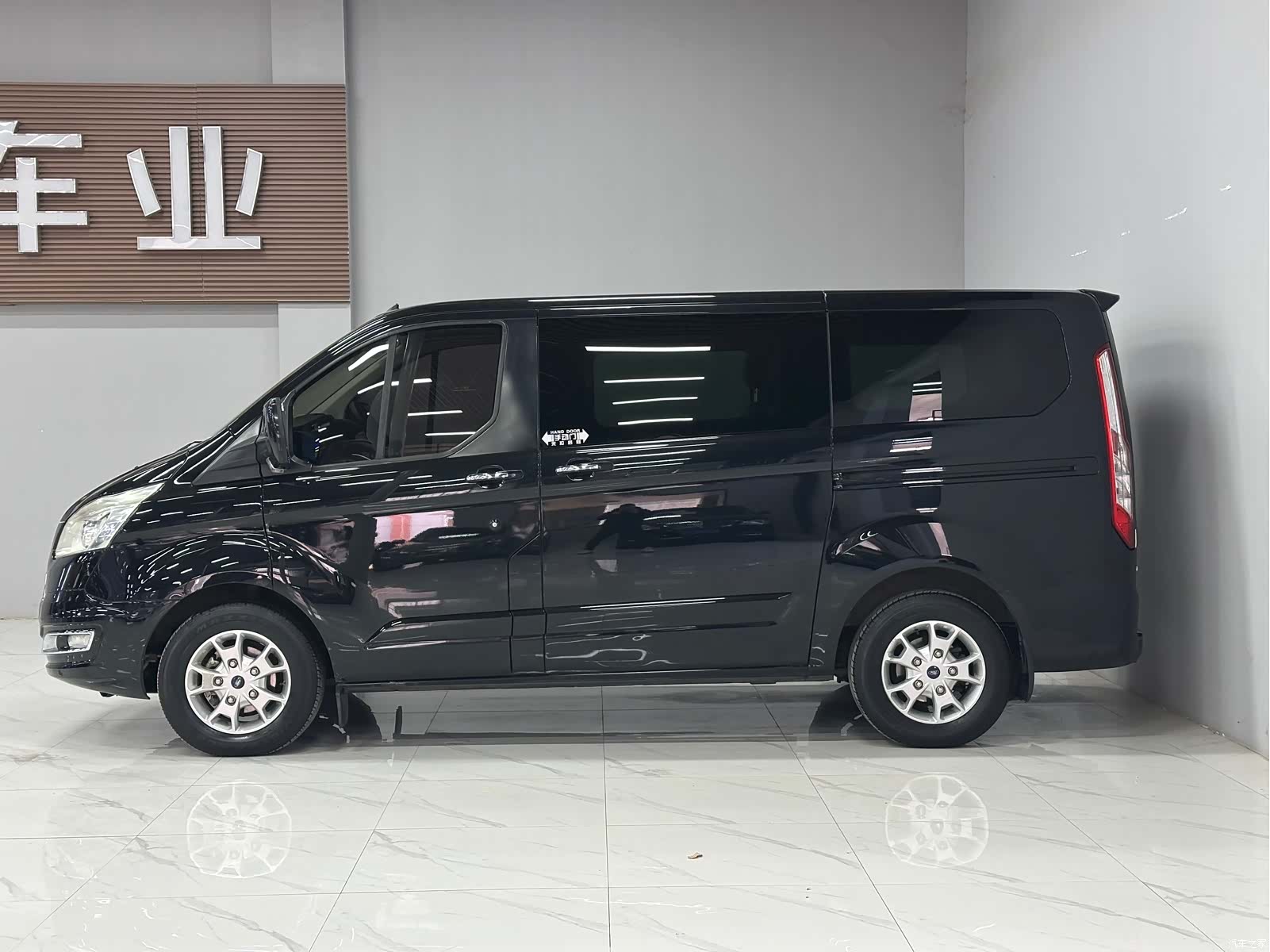 Ford Tourneo, 2017 3