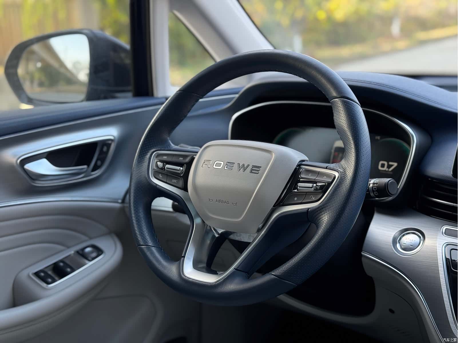 Roewe iMAX8, 2023 12