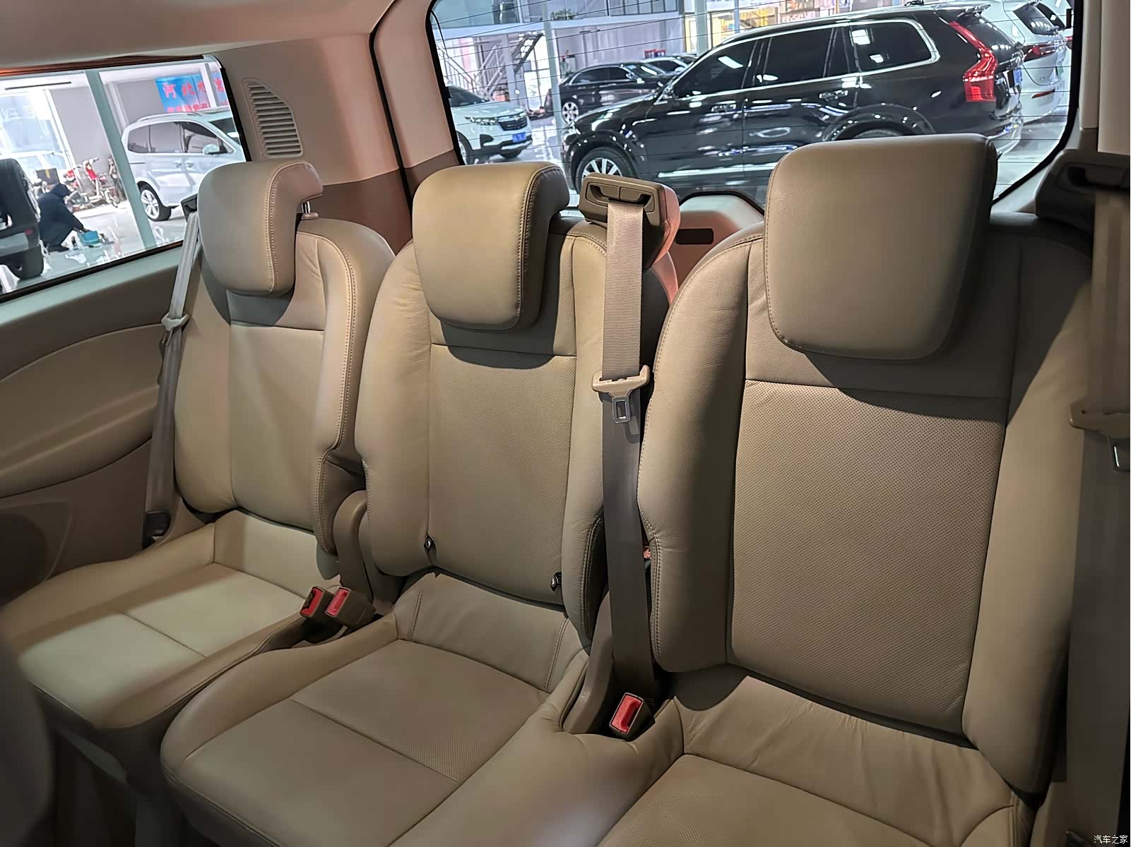 Ford Tourneo, 2017 11