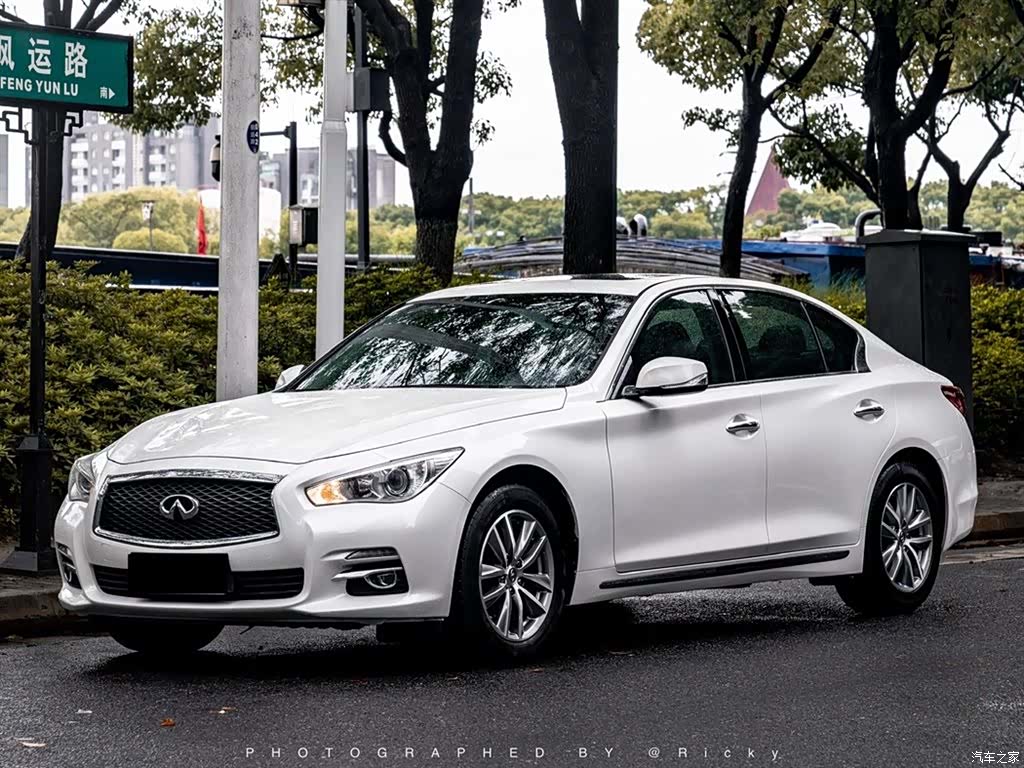 Infiniti Q50L