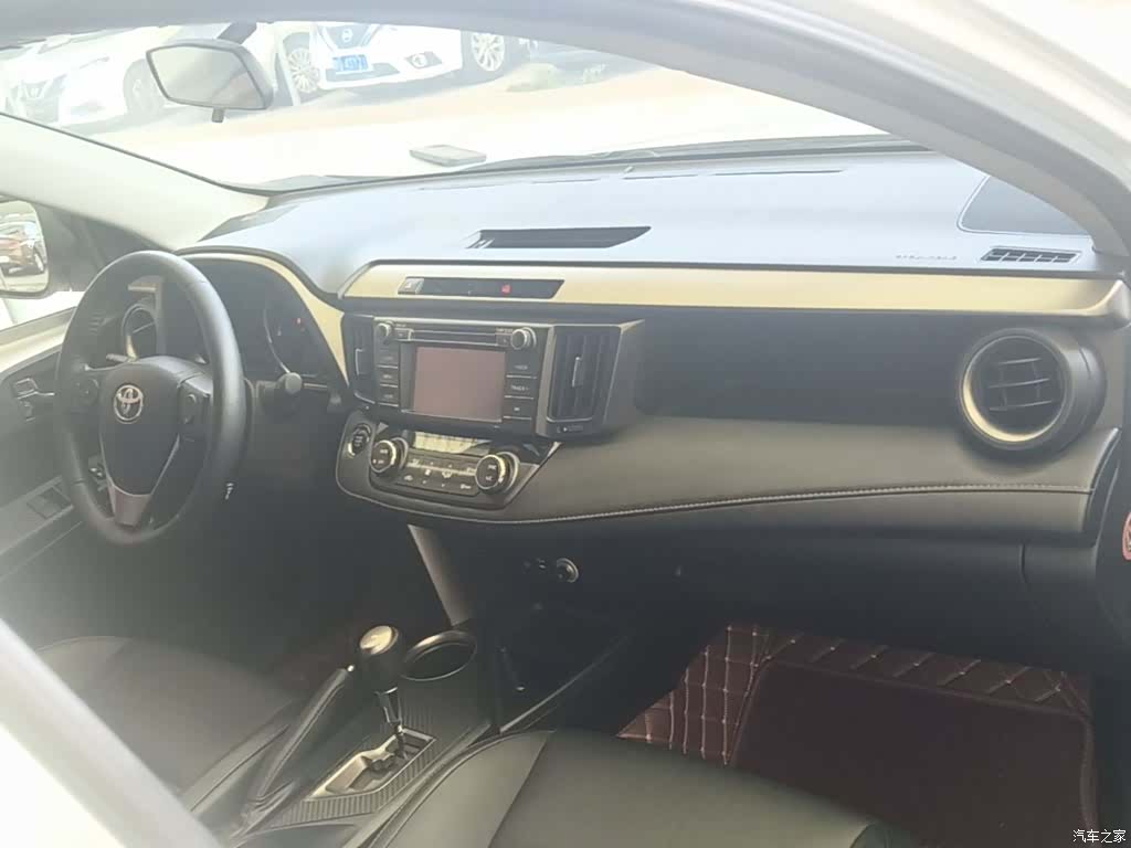 Toyota RAV4, 2015 10