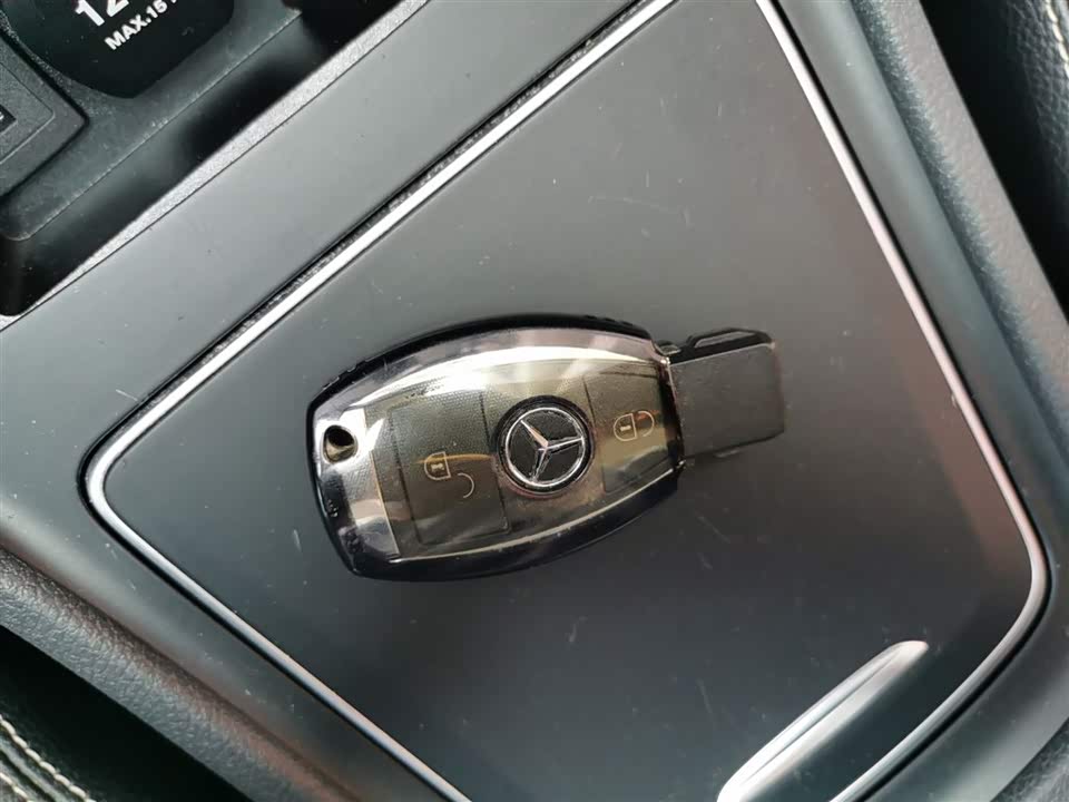 Mercedes-Benz GLA Mercedes-Benz GLA