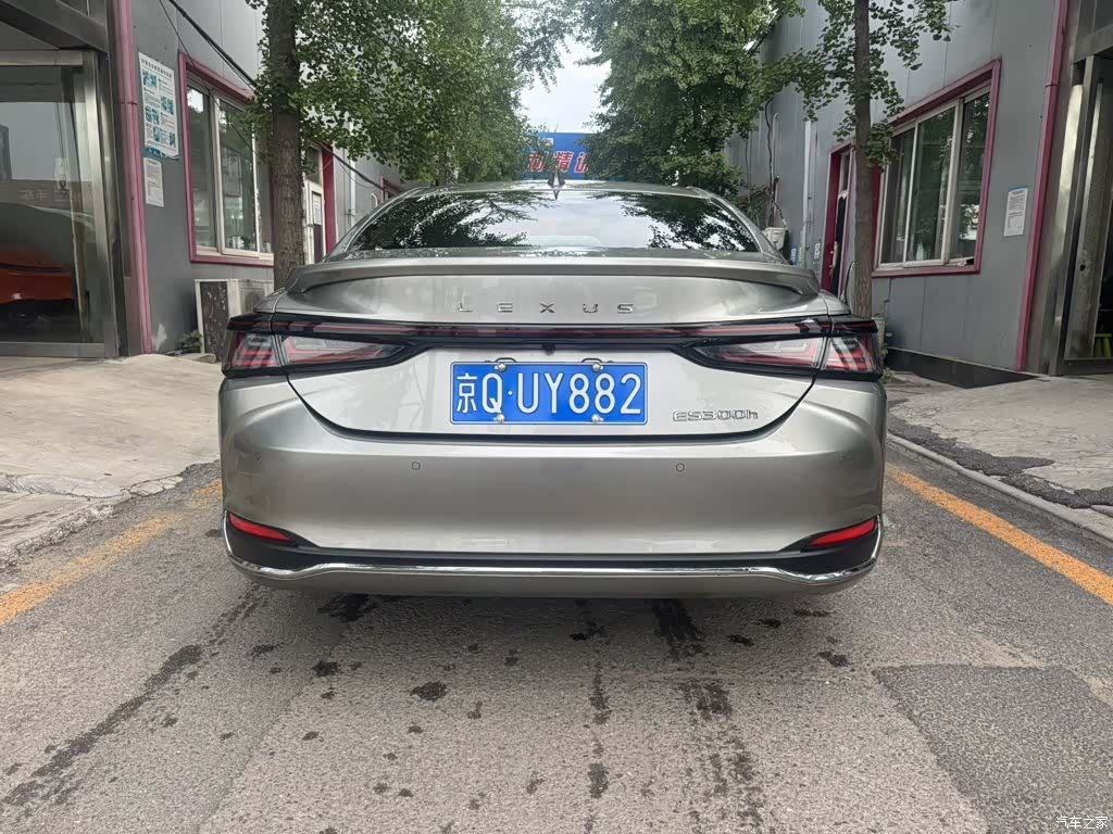 Lexus ES, 2025 9